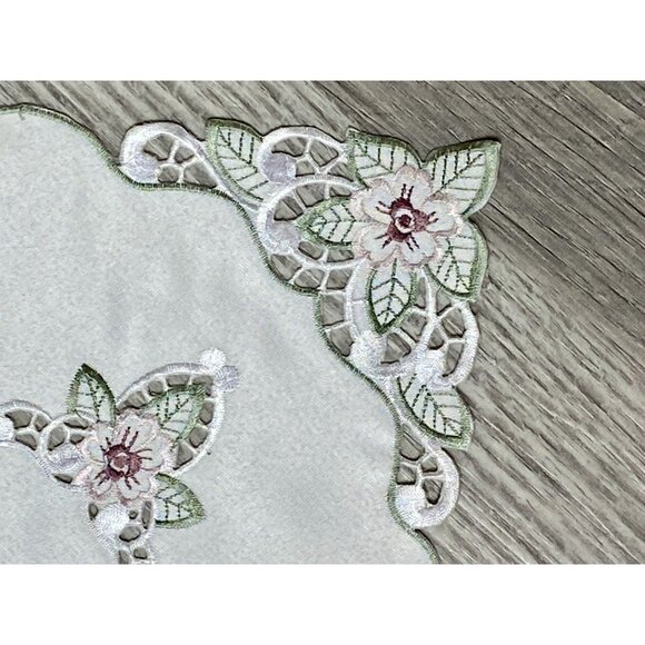 Set Of 4 Embroidered Doilies Pink Green Floral Lattice 9” Square NEW - Picture 6 of 10
